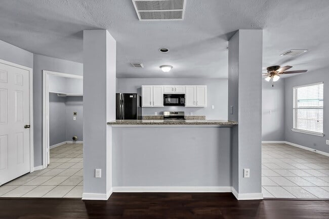 Building Photo - 7811 Holly Berry Ct