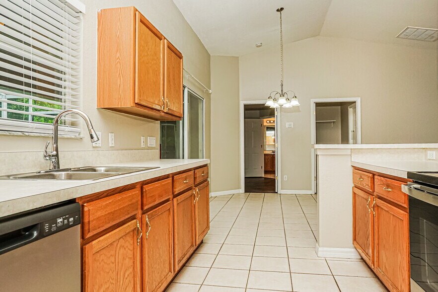 Building Photo - 5063 Linda Dr