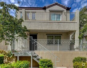 Building Photo - Beautiful 2 Story, 3 Bedroom Home Northwest!