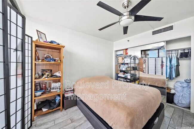 Building Photo - 2499 Kapiolani Blvd