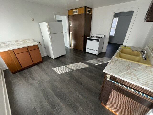 Building Photo - 1324 New York Ave