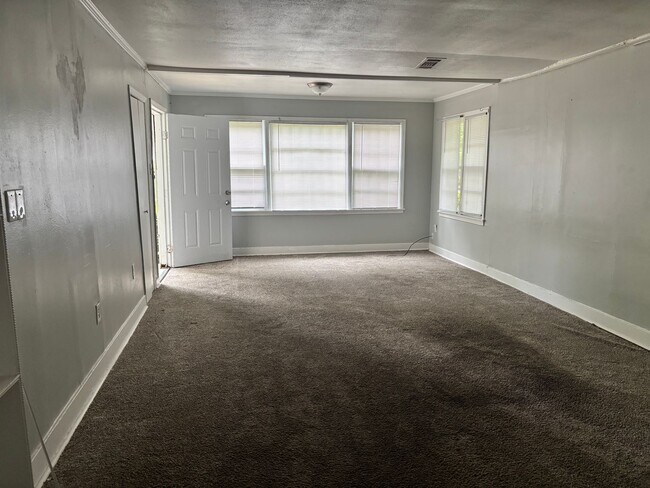 Building Photo - 3211 Charleston Dr