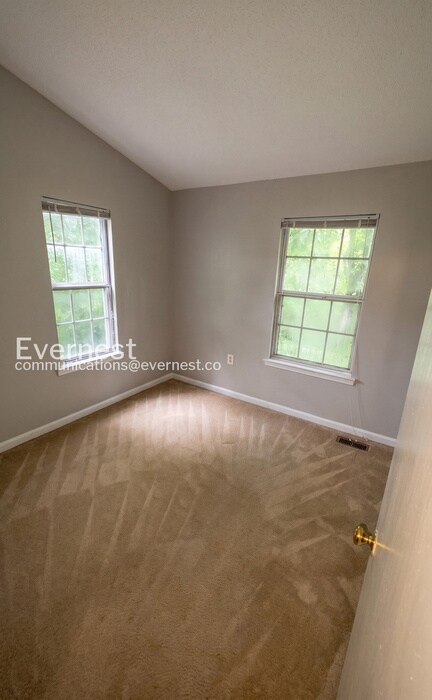 Building Photo - 3 Bed/3.5 Bath Townhome with Fenced Yard / Available Now!