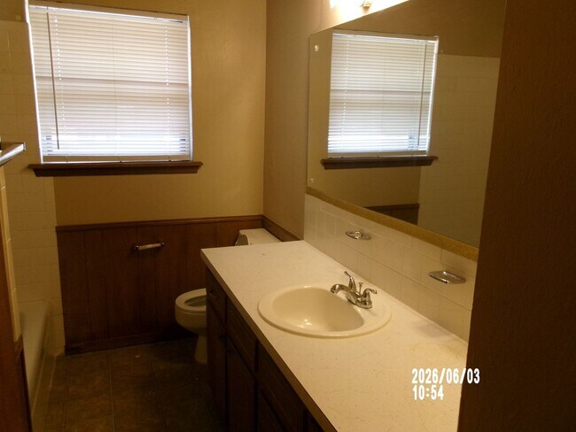Building Photo - Beautiful 3-Bedroom, 2-Bath Home in Southeast Lawton