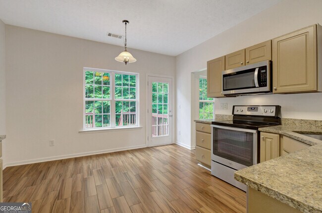 Building Photo - 77 Crescent St