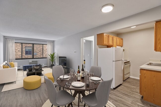 Building Photo - 912 22nd Ave