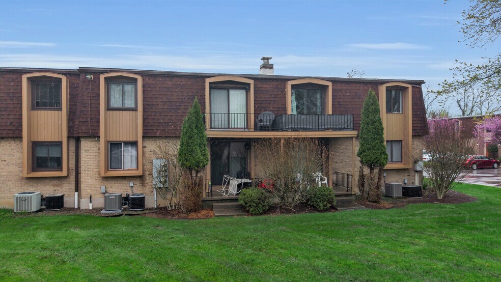 Building Photo - 225 Charter Oaks Dr