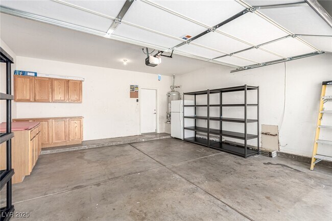 Building Photo - 5856 Golden Wing St