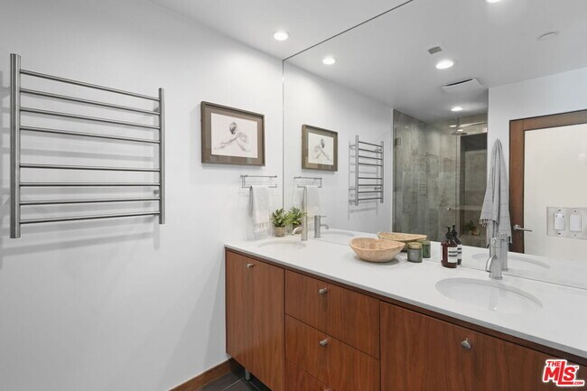 Building Photo - 512 Brooks Ave