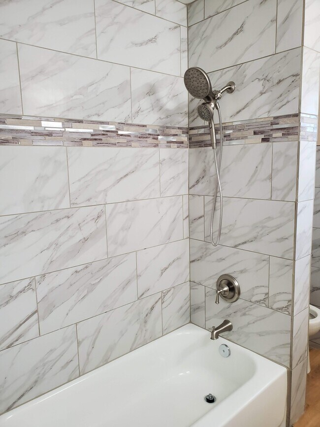 16_New tub and tile in main bathroom - 230 Yale Pl