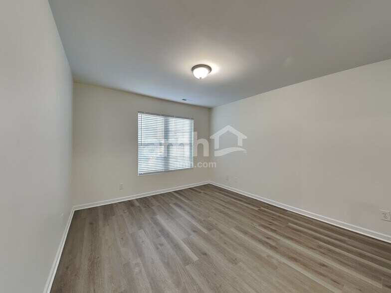 Building Photo - 132 Drewsbury Dr