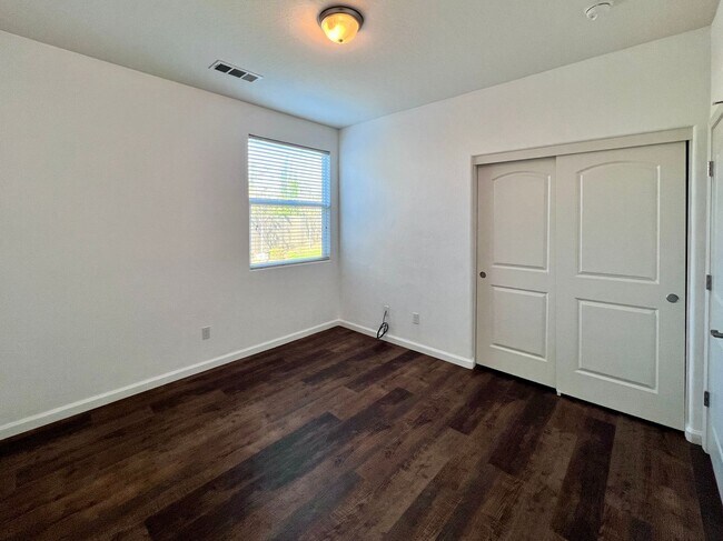 Building Photo - $2,695 Church & Clovis Ave., 4 Bedroom House - Edna Ave. Fresno / Energy Efficient