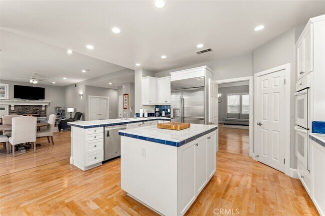 Building Photo - 46 Downfield Way