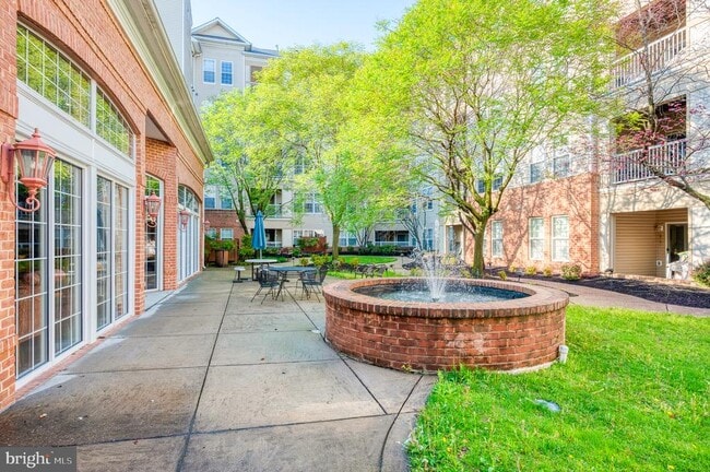 Building Photo - 557 Rhapsody Ct