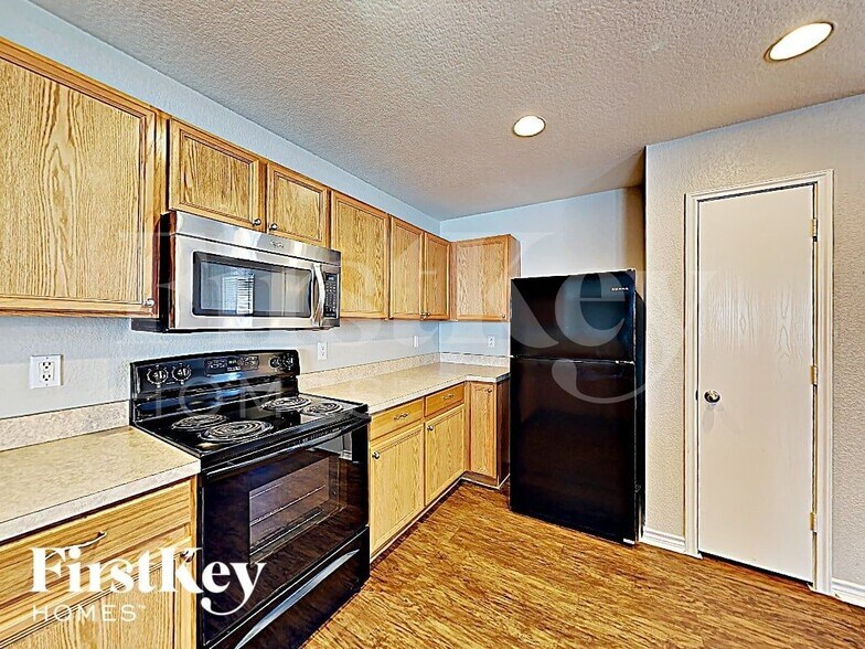 Building Photo - 5423 Montague Ln