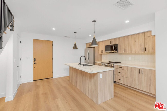 Building Photo - 12702 Pacific Ave