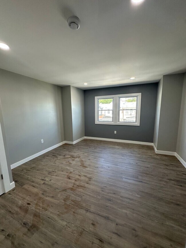 Building Photo - Newly renovated 3 bed/1 bath