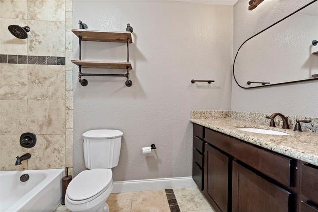 Building Photo - 8406 Lakemont Dr