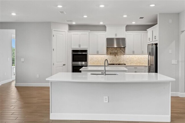 Building Photo - 512 Bellflower Way