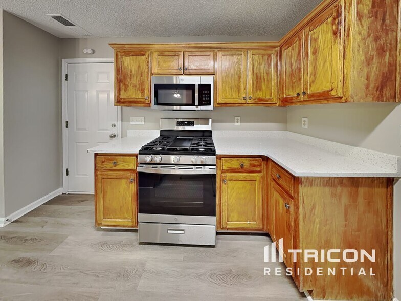 Building Photo - 200 Sasnett Dr