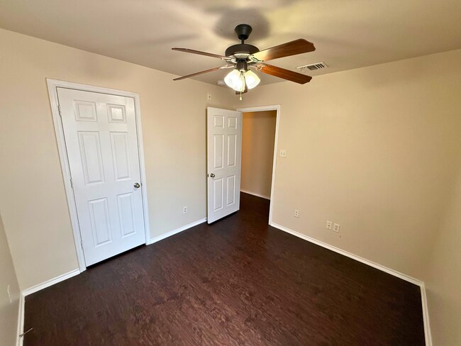 Building Photo - 10822 Mathom Landing