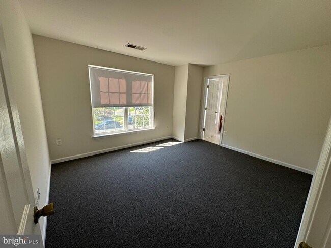 Building Photo - 9719 Inkwood Dr