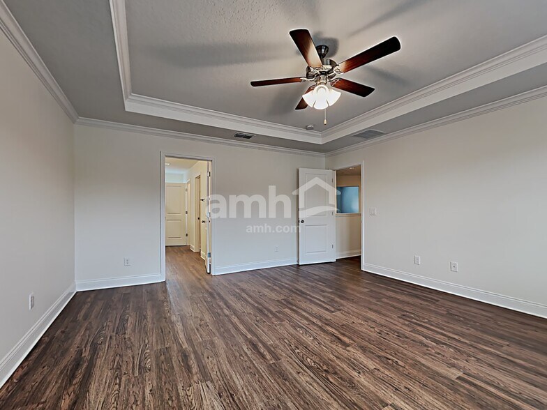 Building Photo - 1305 Mount Logan Dr