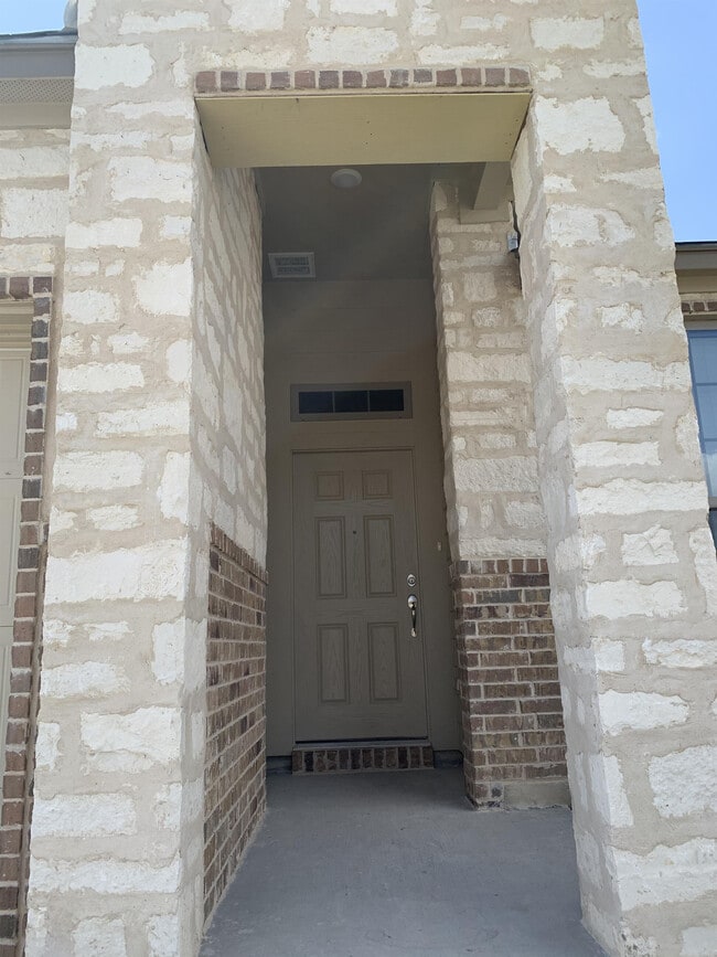 Building Photo - 1006 Aurora Grove Bend