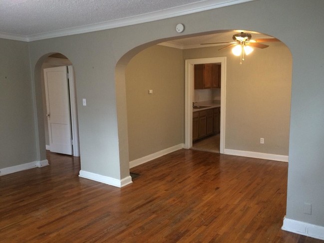 Building Photo - 4509 Roanoke Pkwy
