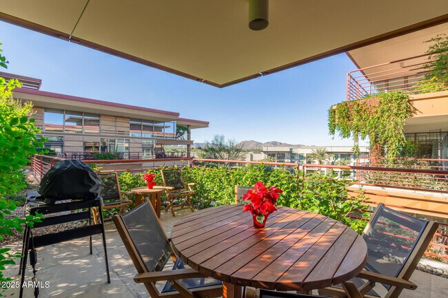 Building Photo - 7131 E Rancho Vista Dr