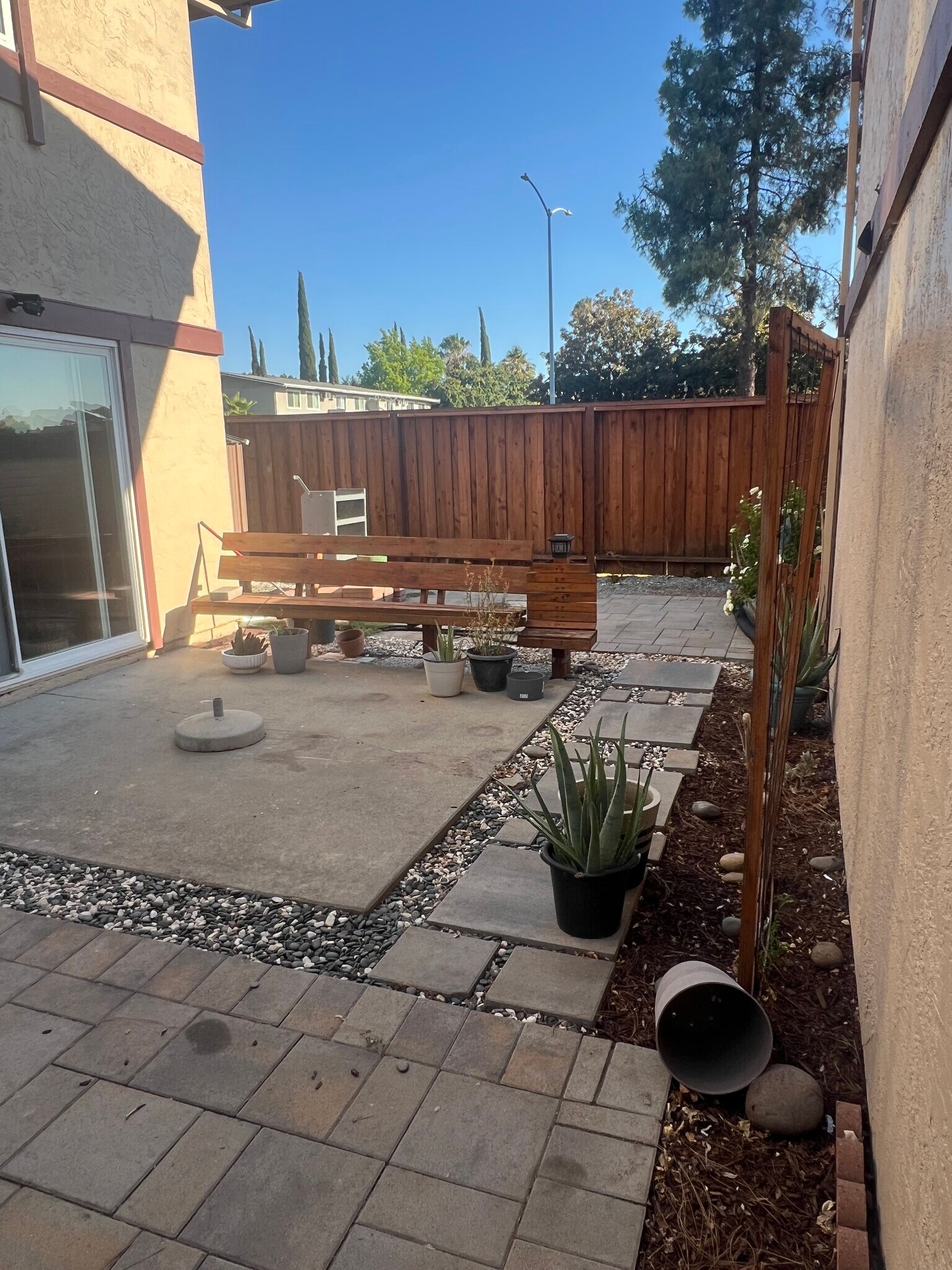 Building Photo - 1520 Parkwood Pl