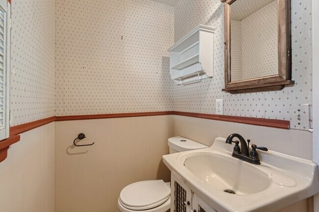 Building Photo - 4330 Wilson St, Minnetonka, MN, 55345