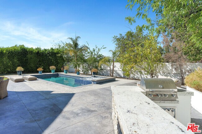 Building Photo - 19633 Wells Dr