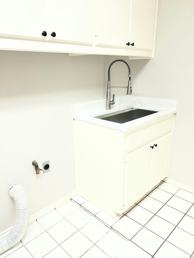 Building Photo - 6904 Freeport Ave