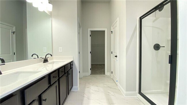 Building Photo - 4591 Silver Oak Dr SW