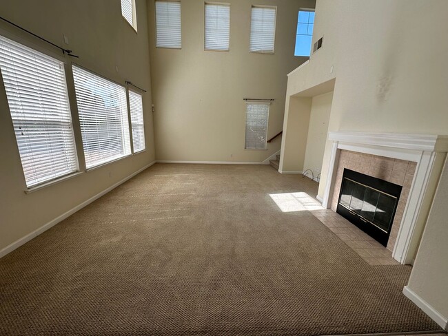 Building Photo - Beautiful 5 Bedroom, 3 Bath Mountain House...