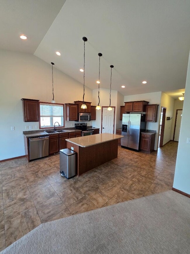 Building Photo - 1628 Valley Dr