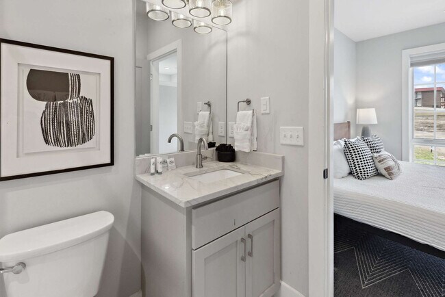 Building Photo - 3206 West End Cir