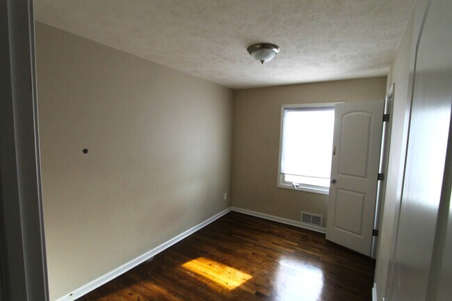 Building Photo - Beautiful Ralston 3 Bedroom Home Across from Park! Garage and fenced yard!