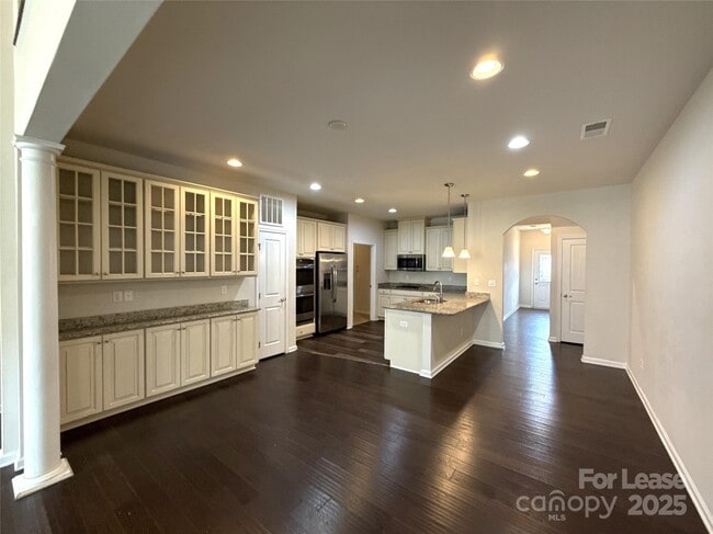 Building Photo - 11060 Discovery Dr NW