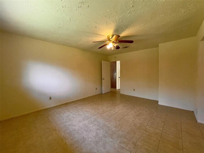 Building Photo - 4502 Mossygate Dr