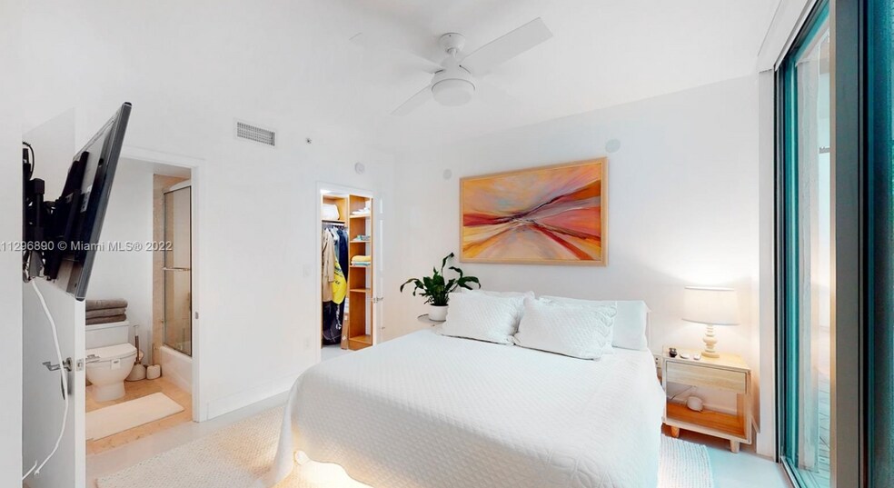 Building Photo - 6000 Collins Ave