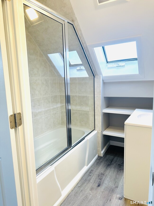 Building Photo - 438 S Main St