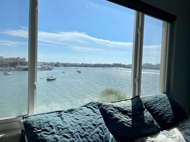 Building Photo - 4775 Cove Cir