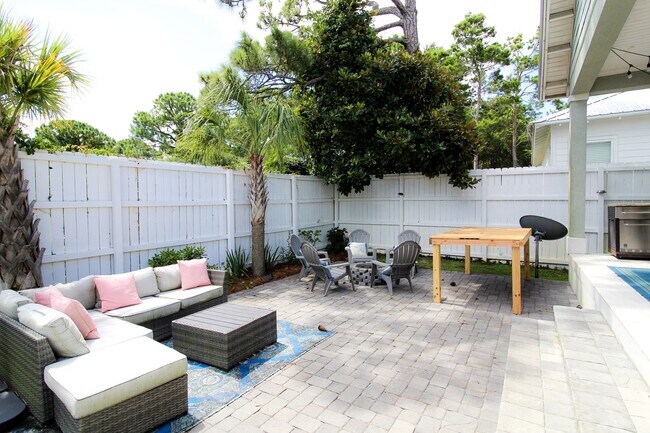 Building Photo - 283 Lakeland Dr