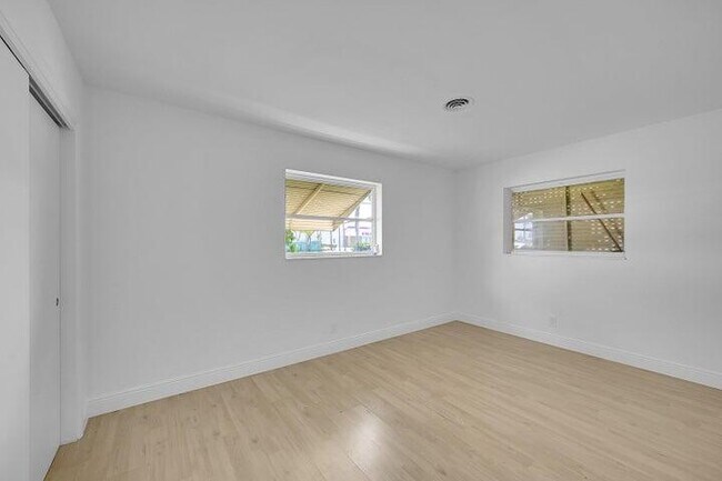 Building Photo - 1308 S Congress Ave