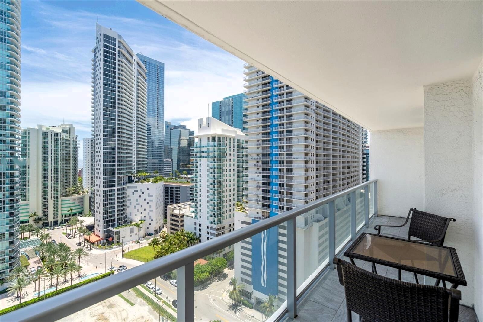 Building Photo - 1155 Brickell Bay Dr