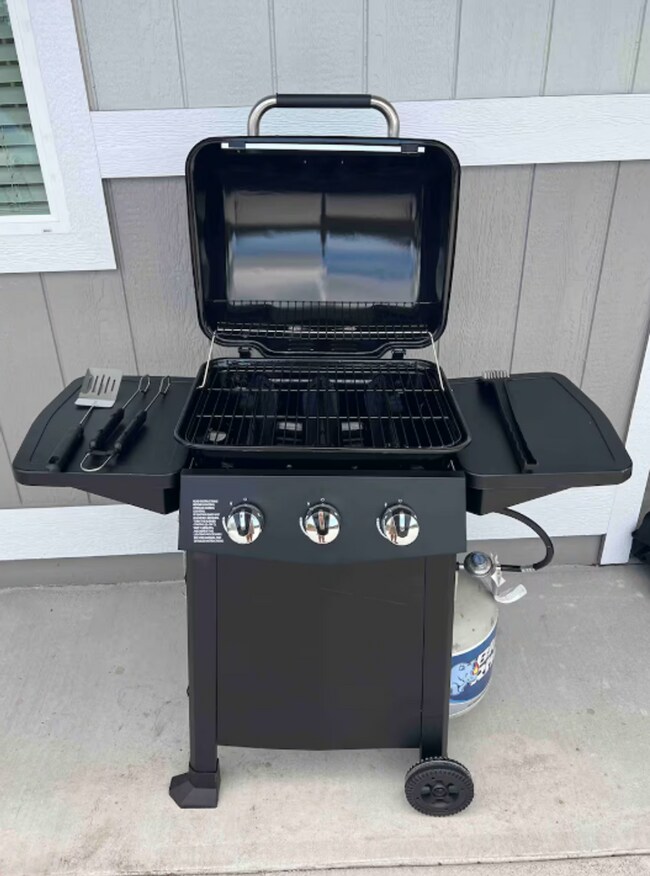 Building Photo - Fully Furnished Studio in Hawaiian Paradise Park