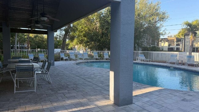 Building Photo - 9479 Tara Cay Ct