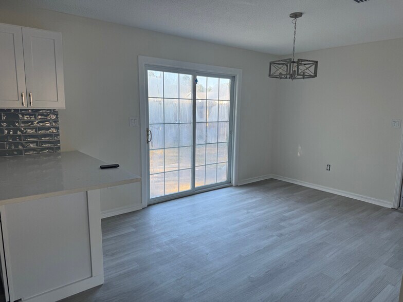 Building Photo - 5818 Pinecrest Rd